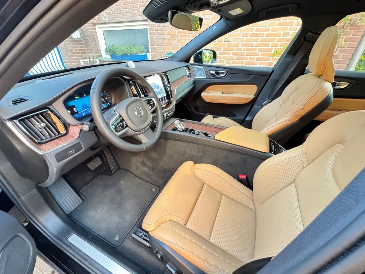 Volvo XC60 ULTRA DARK B&W+LUFTFWK+22"+BEL.SITZE — معرض صور السيارة 21