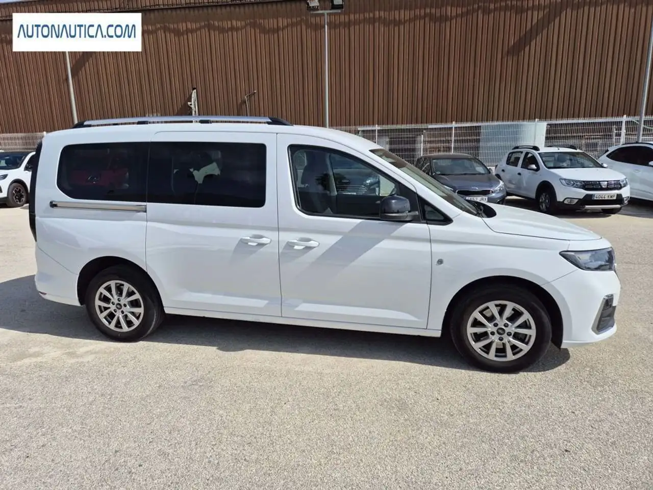 Ford Tourneo Connect Grand 2.0 Ecoblue LWB L2 Titanium AWD 122 — معرض صور السيارة 5