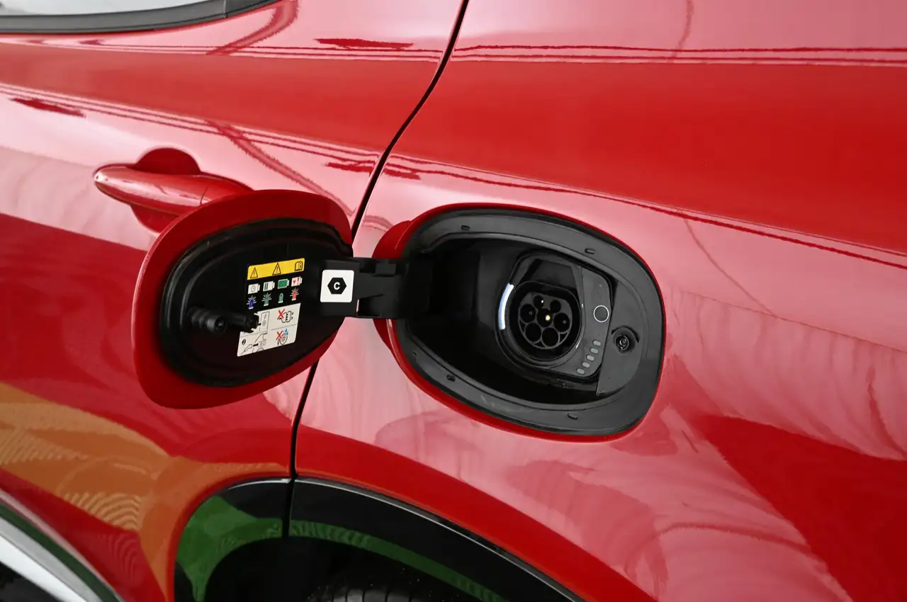 Alfa Romeo Tonale 1.3 PHEV 280 Q4 Ti LED/NAVI/ACC/KAMERA/18 — Vehicle gallery 38