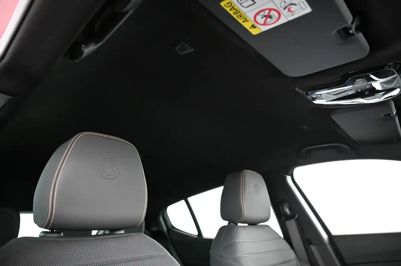Alfa Romeo Tonale 1.3 PHEV 280 Q4 Ti LED/NAVI/ACC/KAMERA/18 — Vehicle gallery 31