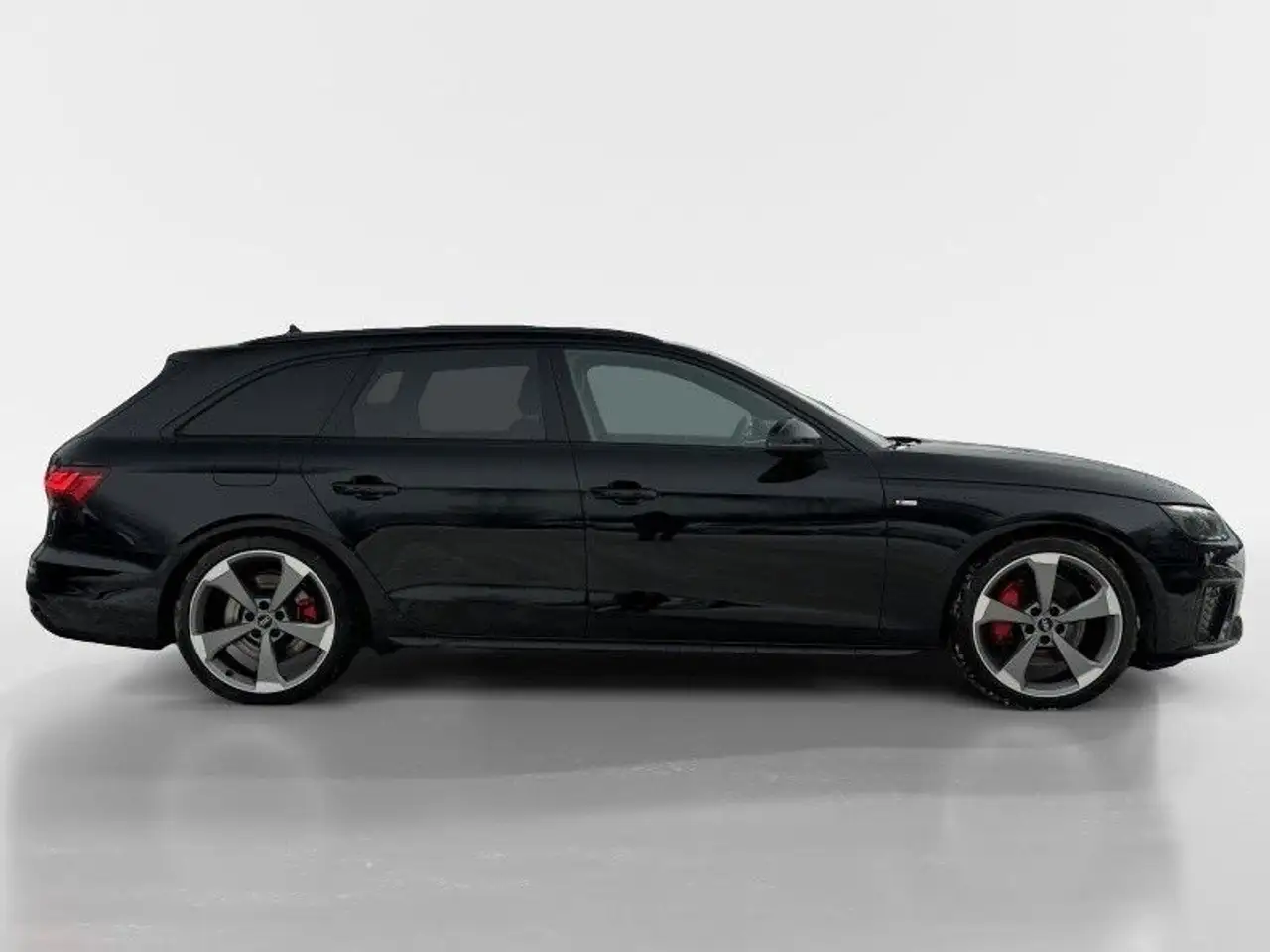 Audi A4 Avant 45 TFSI quattro S line — معرض صور السيارة 2
