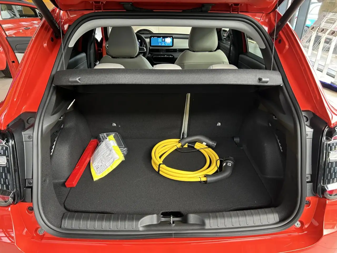 Fiat 600e 54kwh 156PS La Prima*Voll-LED/Kamera/NAVI* — معرض صور السيارة 6