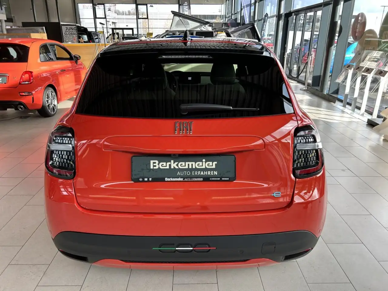 Fiat 600e 54kwh 156PS La Prima*Voll-LED/Kamera/NAVI* — معرض صور السيارة 4