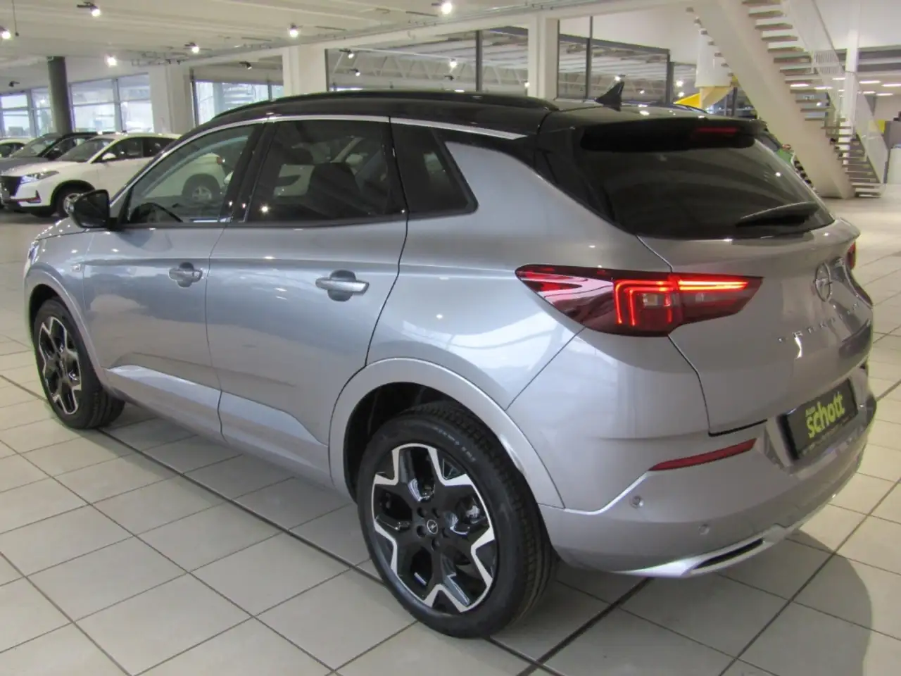 Opel Grandland Ultimate EU6d 131PS AUTOM NAV SHZ LHZ PDC KAM TEMP — Vehicle gallery 4