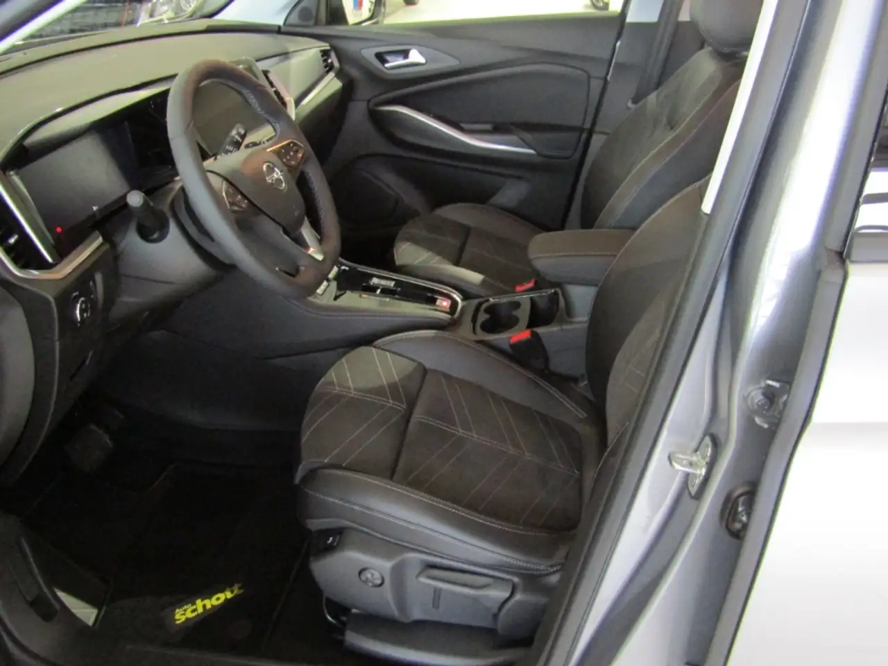 Opel Grandland Ultimate EU6d 131PS AUTOM NAV SHZ LHZ PDC KAM TEMP — Vehicle gallery 11