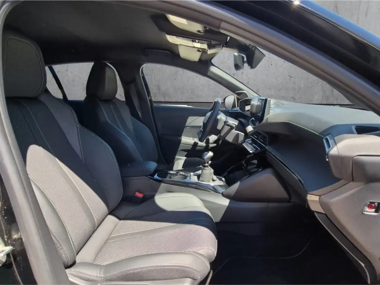 Peugeot 208 GT PT 100 Navi LED DAB Apple CarPlay Android Auto — Galerie du véhicule 13