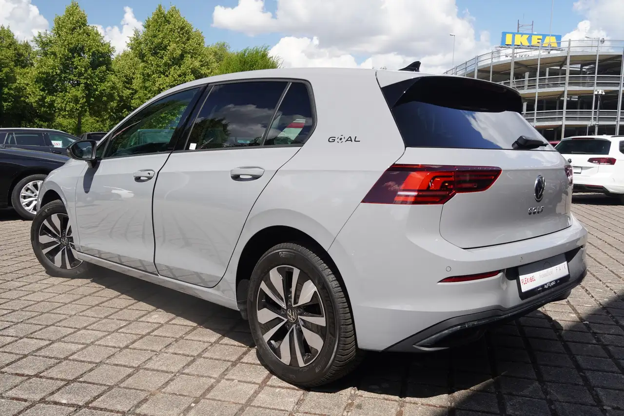 Volkswagen Golf VIII 1.5 TSI Goal LED Navi ACC Sitzheizung — Galería del vehículo 6