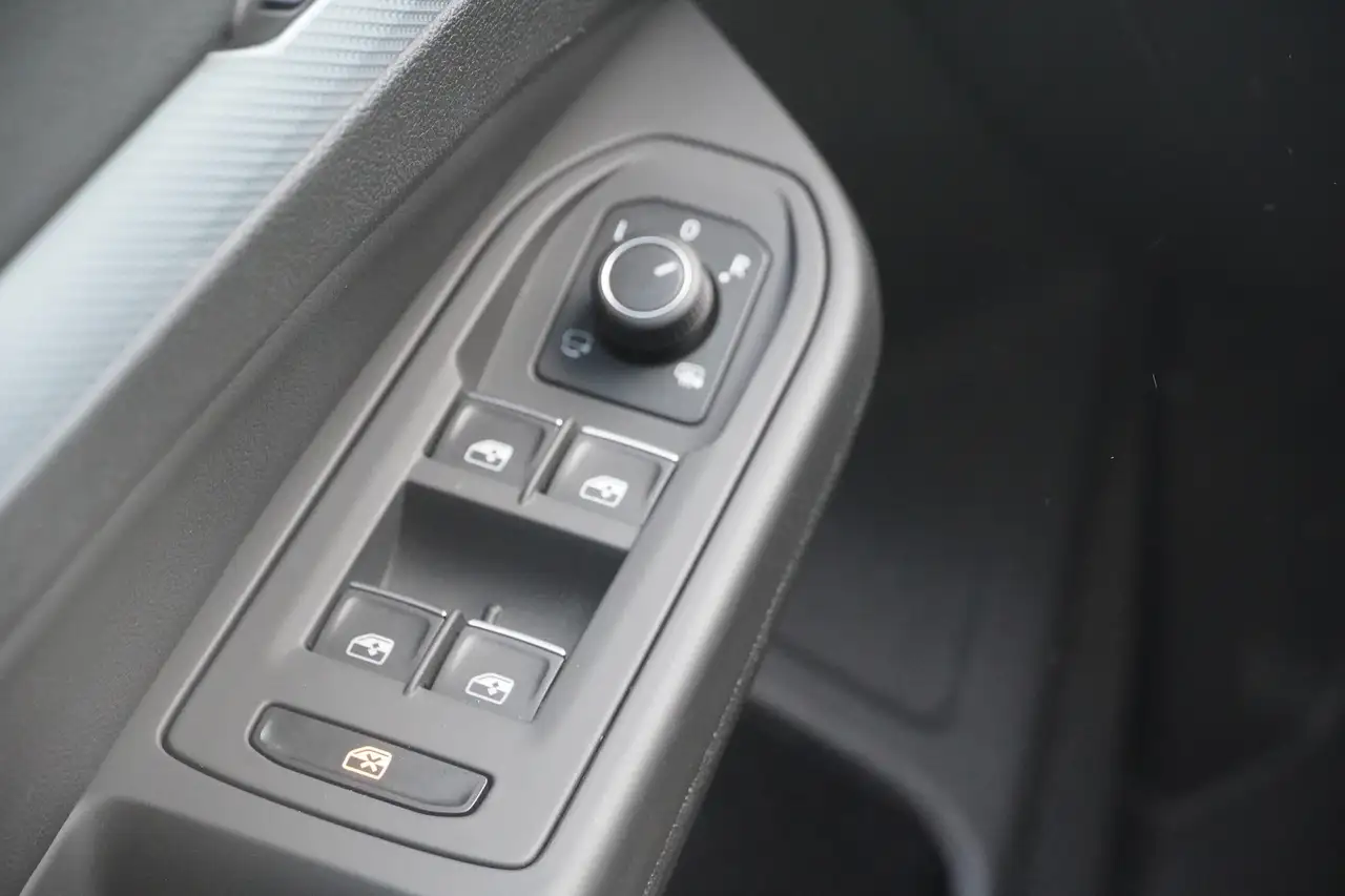 Volkswagen Golf VIII 1.5 TSI Goal LED Navi ACC Sitzheizung — Galería del vehículo 18