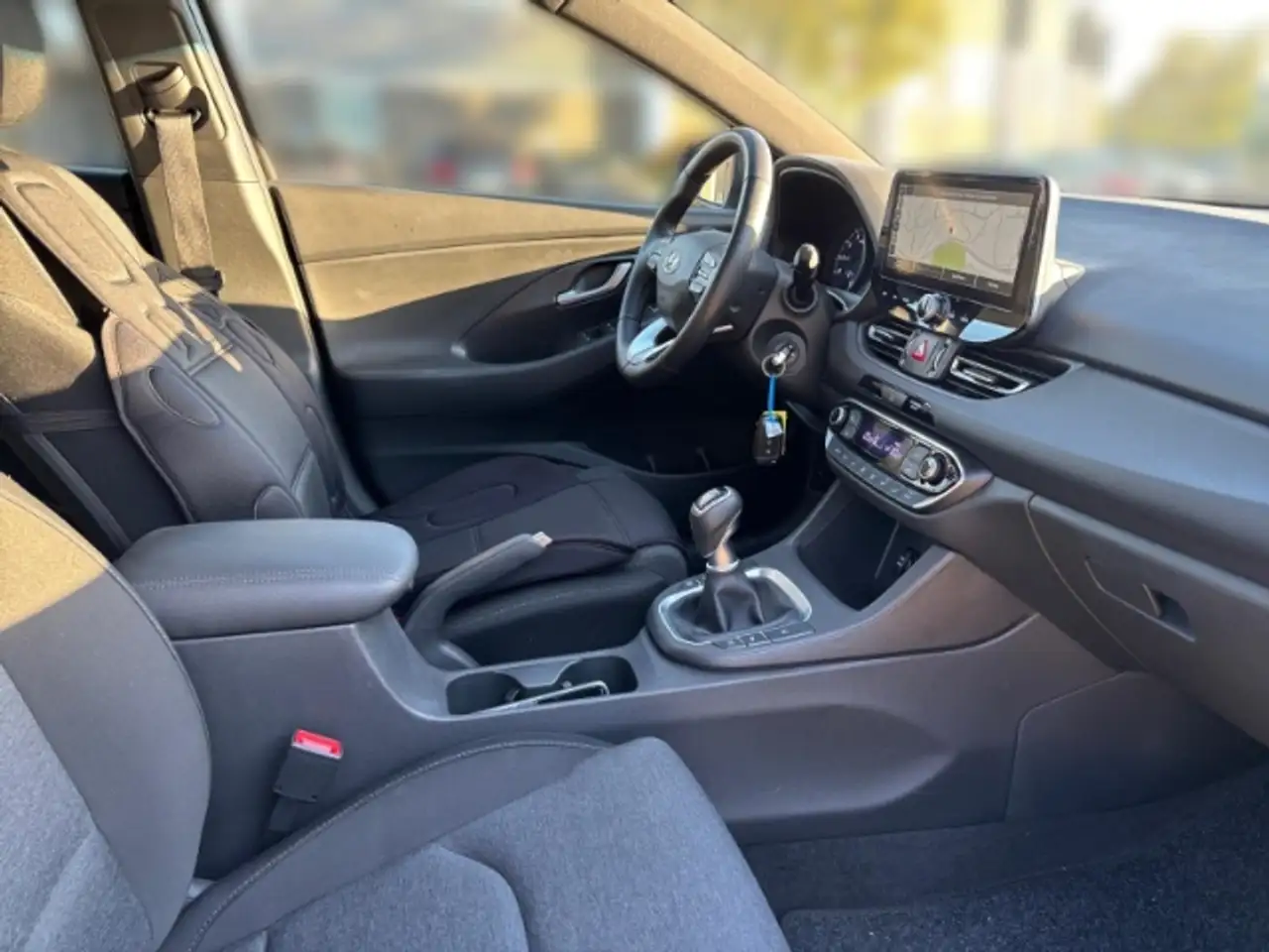 Hyundai i30 Mild-Hybrid T-GDI 1.5 Turbo Advantage Sitzheizung+ — Galería del vehículo 14