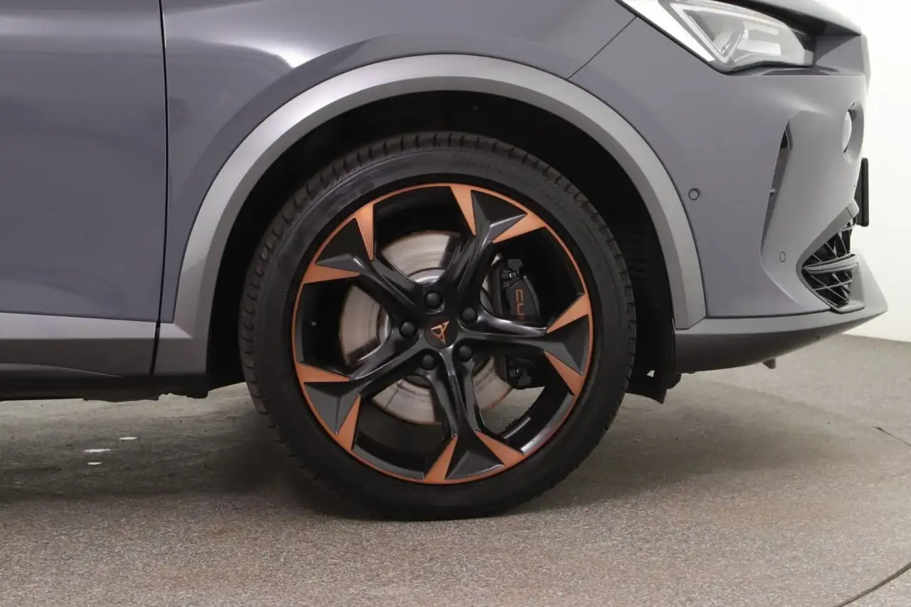 CUPRA Formentor 2.0 TSI 4Drive DSG VZ AHK/19"/DAB/Kame — Vehicle gallery 4