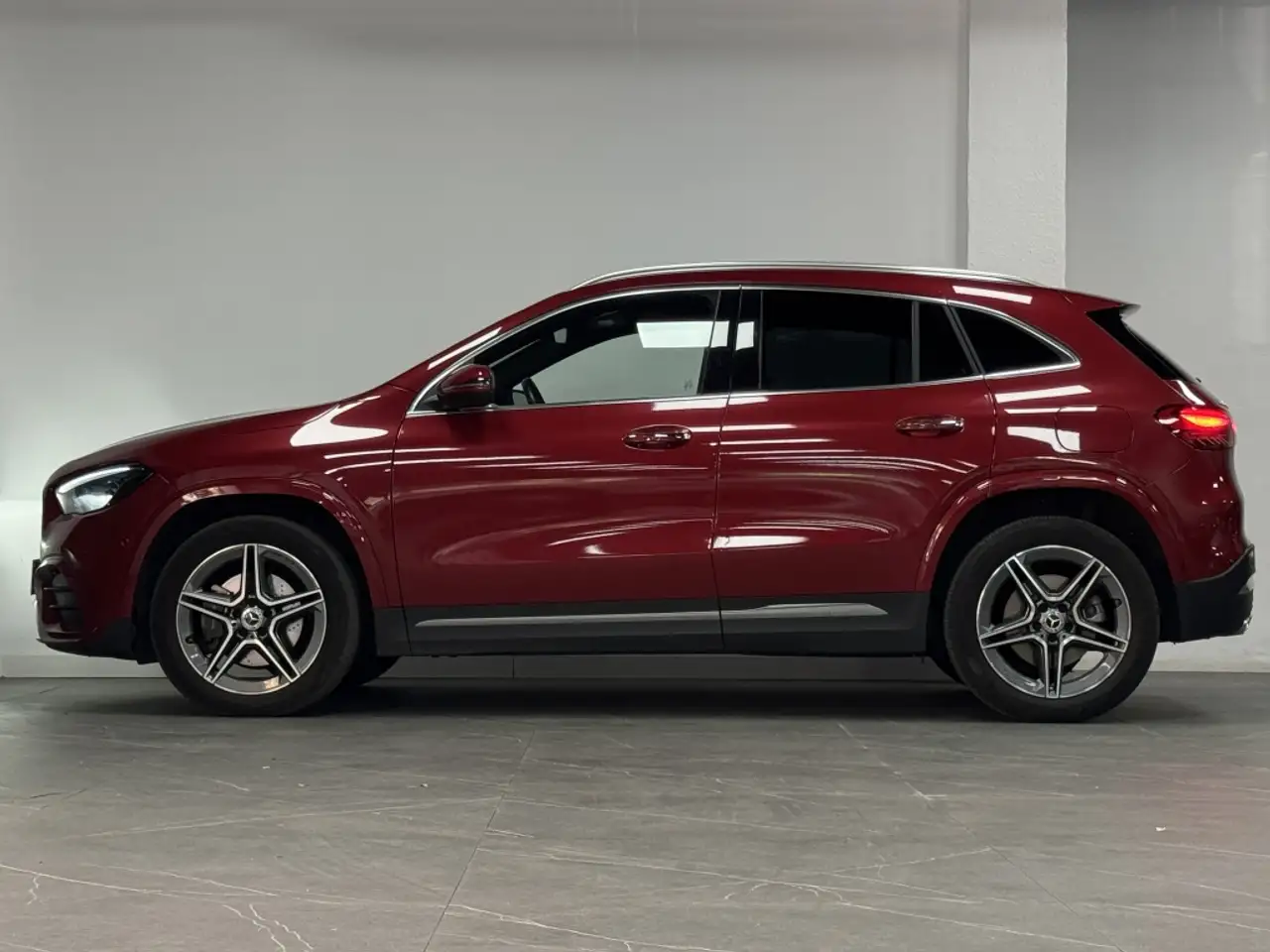 Mercedes-Benz GLA 250 250e — Galerie du véhicule 17