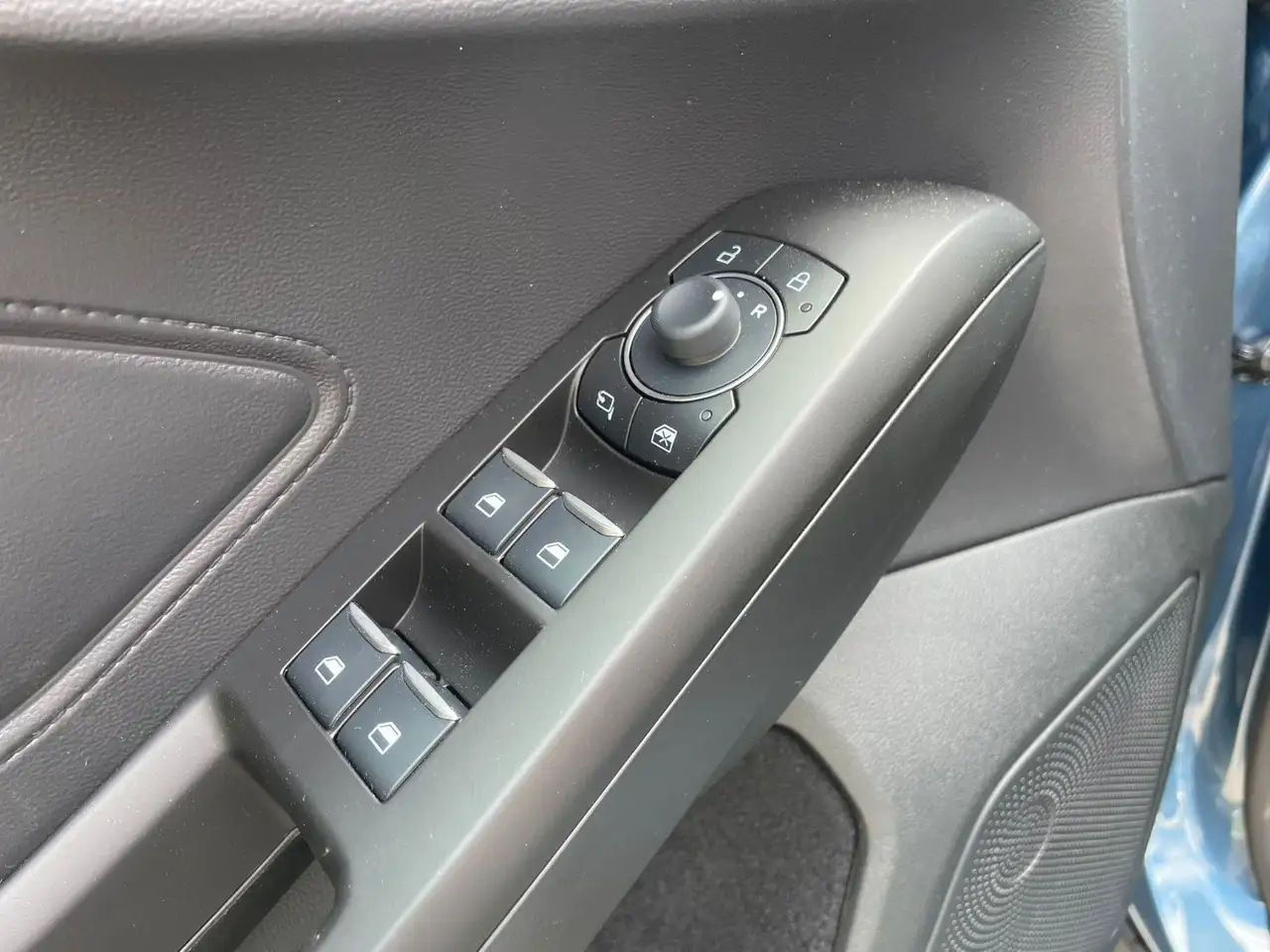 Ford Focus Lim. Titanium*AHK*SHZ*RFK*ALLWETTER — Galería del vehículo 14