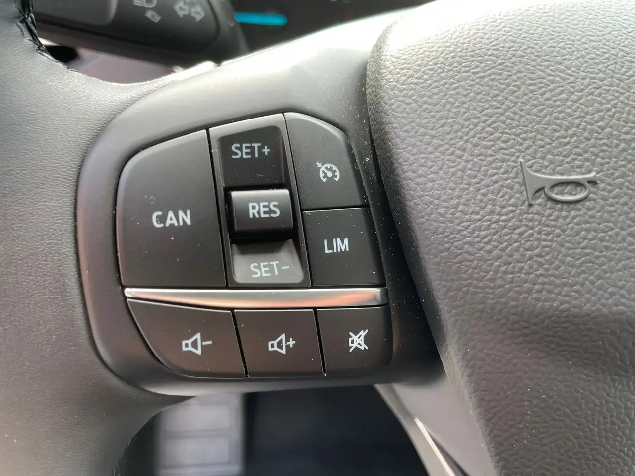 Ford Focus Lim. Titanium*AHK*SHZ*RFK*ALLWETTER — Galería del vehículo 12