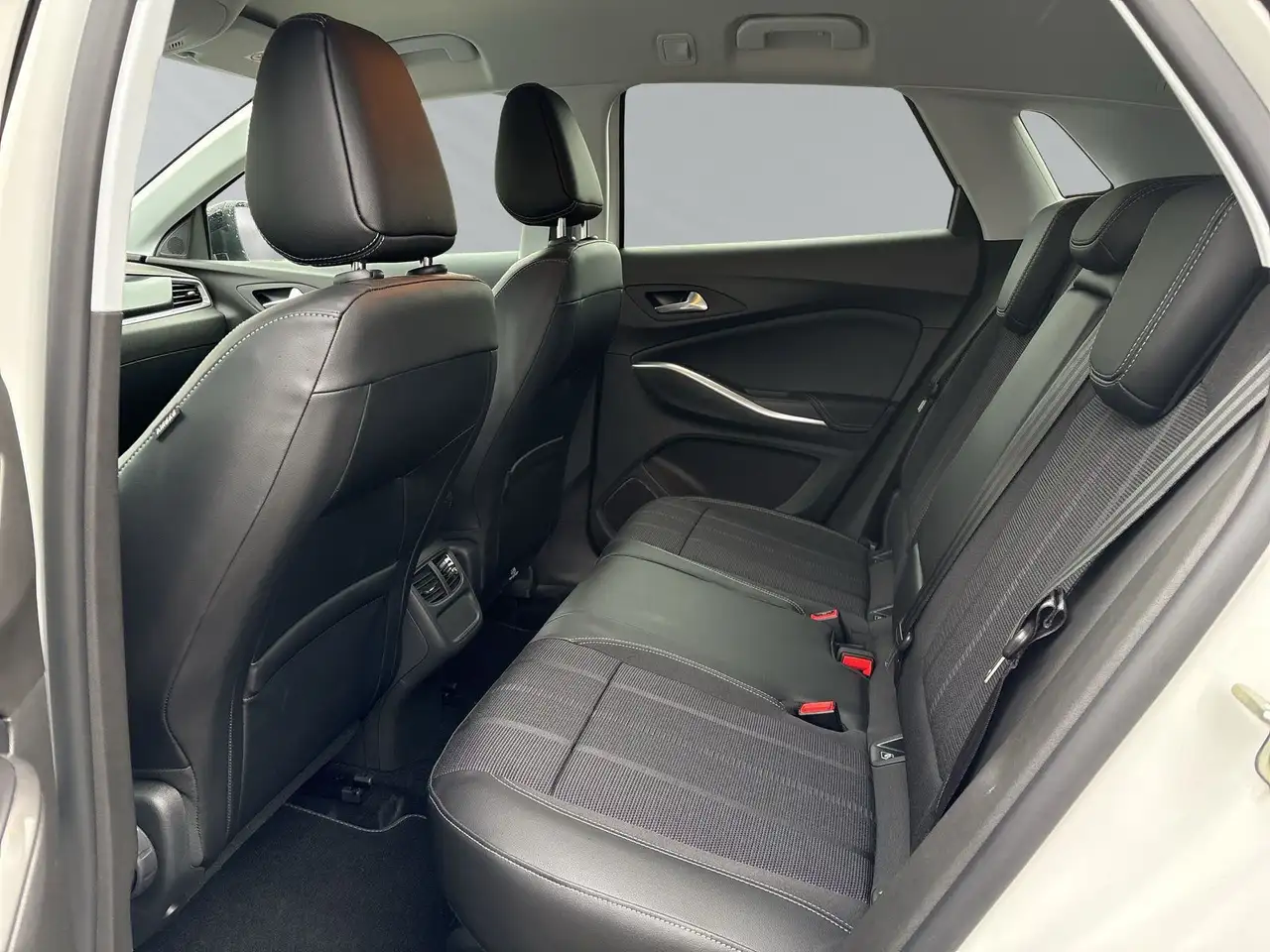 Opel Grandland GS 1.2 Turbo+ AT8+KAMERA+SHZ+LHZ+NAVI+ — Galerie du véhicule 11