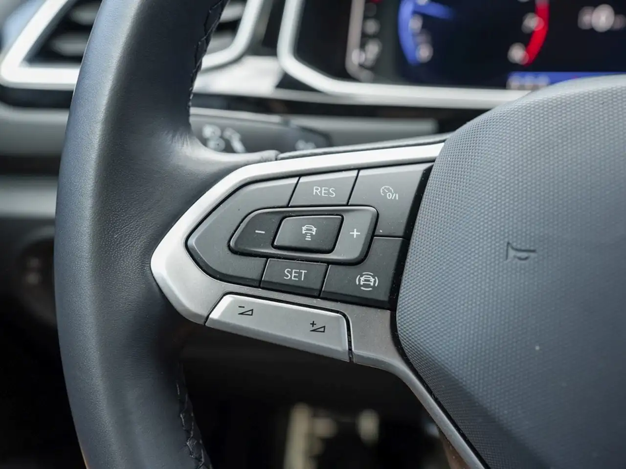 Volkswagen T-Roc 1.0 TSI R-Line /LED+/BEATS/ACC/AppConnect — Galería del vehículo 18