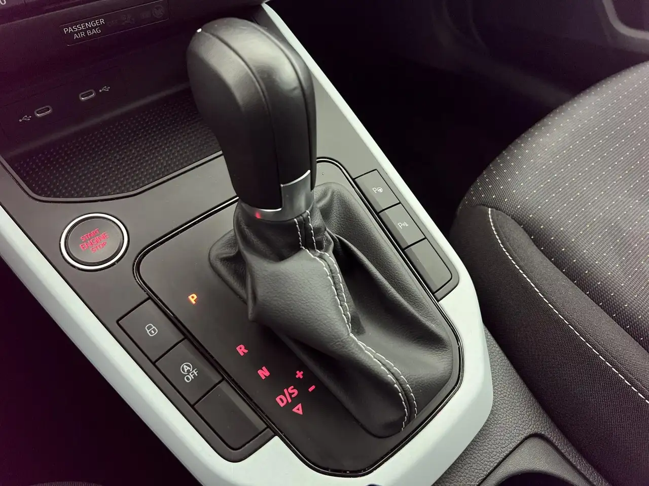 SEAT Arona Style Edition 1.0 *NAVI*RFK*SHZ*uvm — Vehicle gallery 13