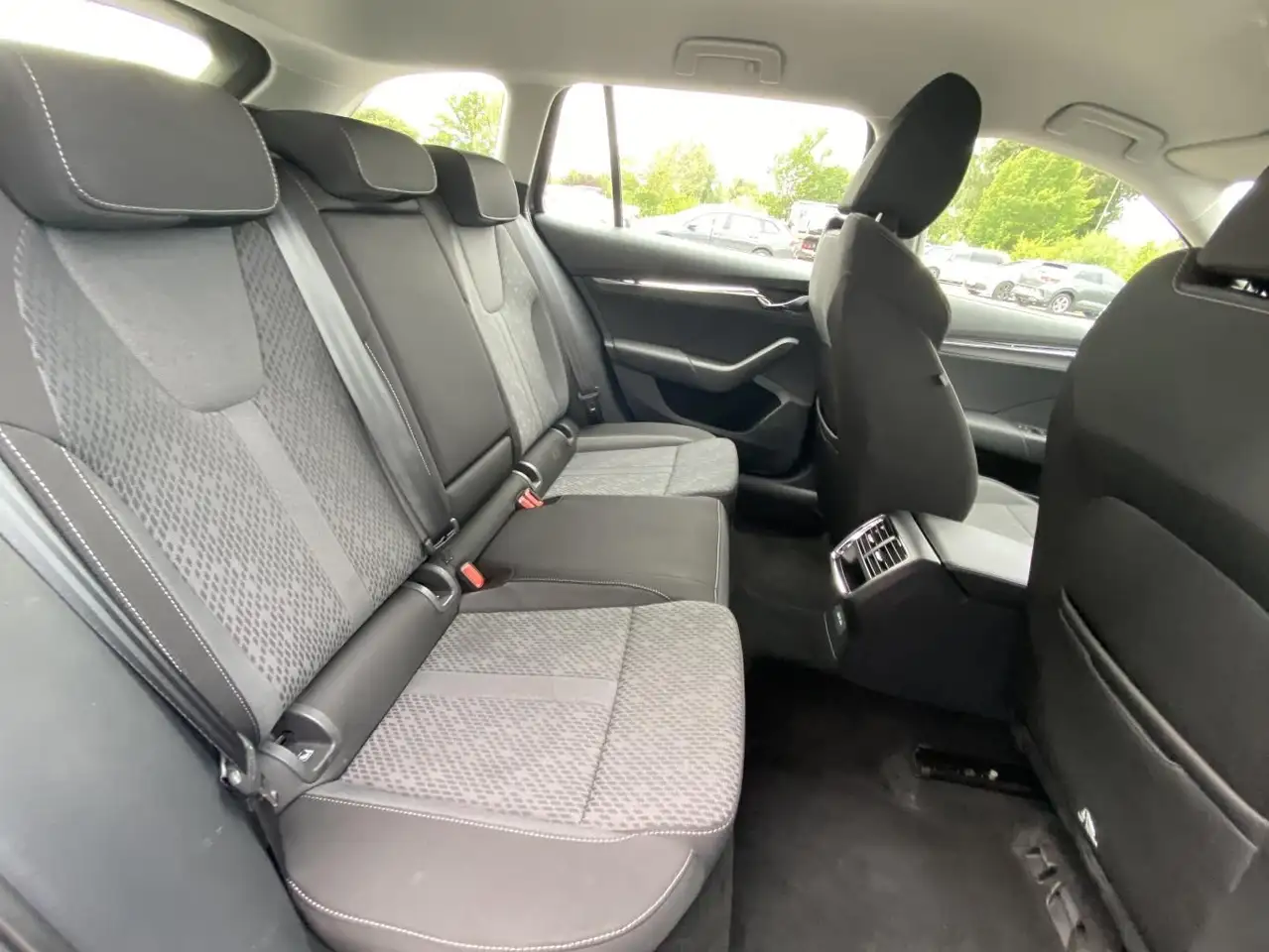 Skoda Octavia Combi 1.5 TSI e-TEC DSG Style HEAD-UP+SM — Galería del vehículo 11