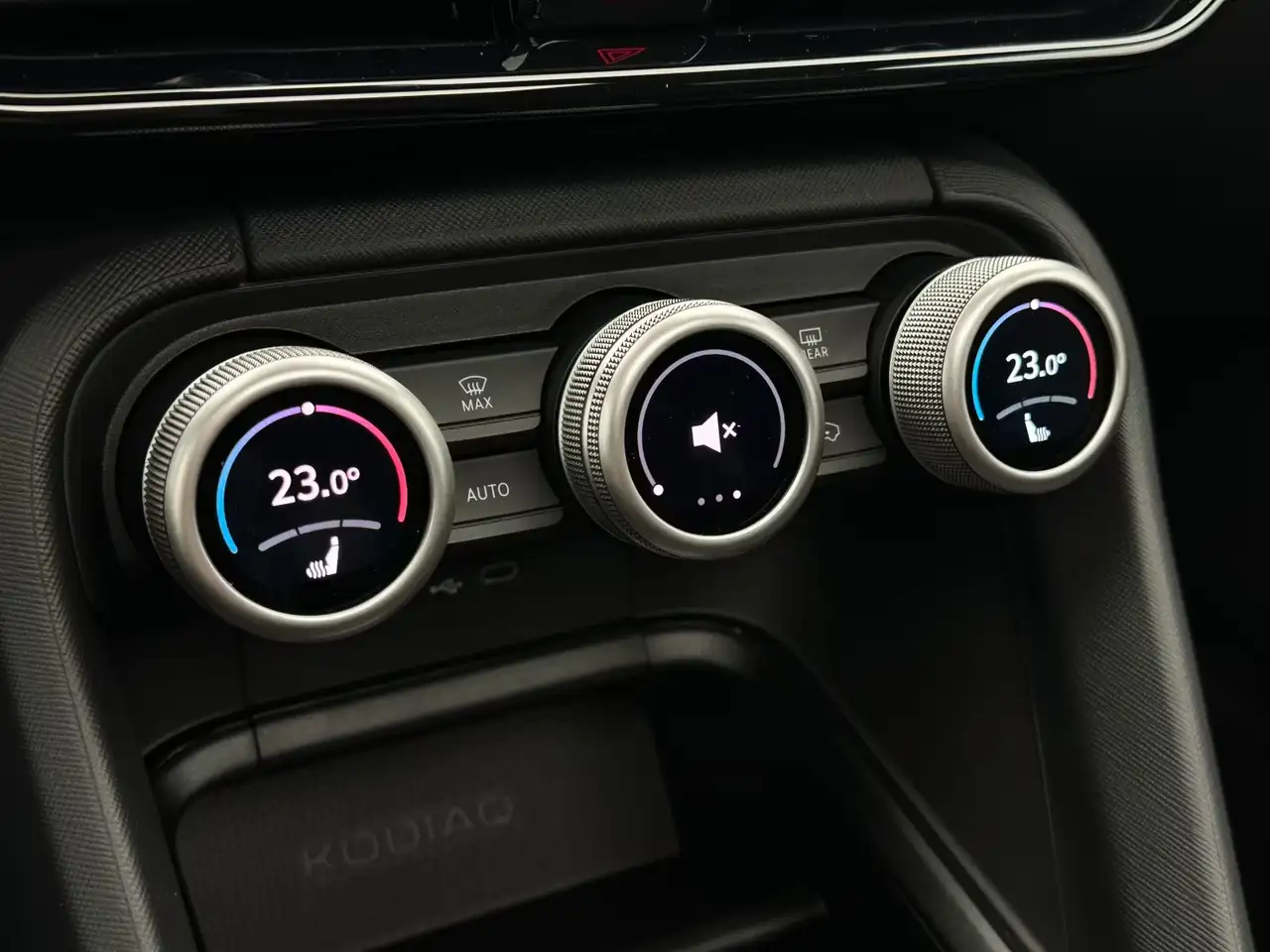 Skoda Kodiaq Kodiaq 1.5 TSI DSG +NAV+MATRIX+CAM+AHK+SHZ — Vehicle gallery 32