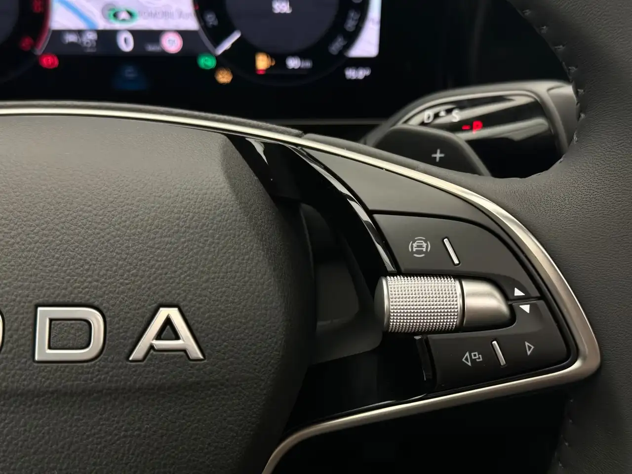 Skoda Kodiaq Kodiaq 1.5 TSI DSG +NAV+MATRIX+CAM+AHK+SHZ — Vehicle gallery 27
