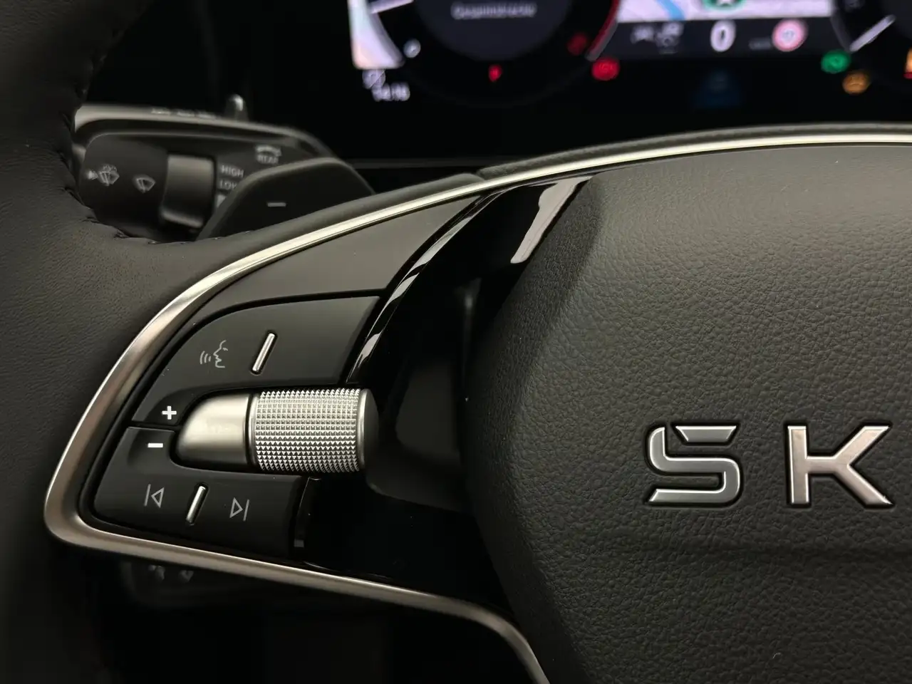 Skoda Kodiaq Kodiaq 1.5 TSI DSG +NAV+MATRIX+CAM+AHK+SHZ — Vehicle gallery 26