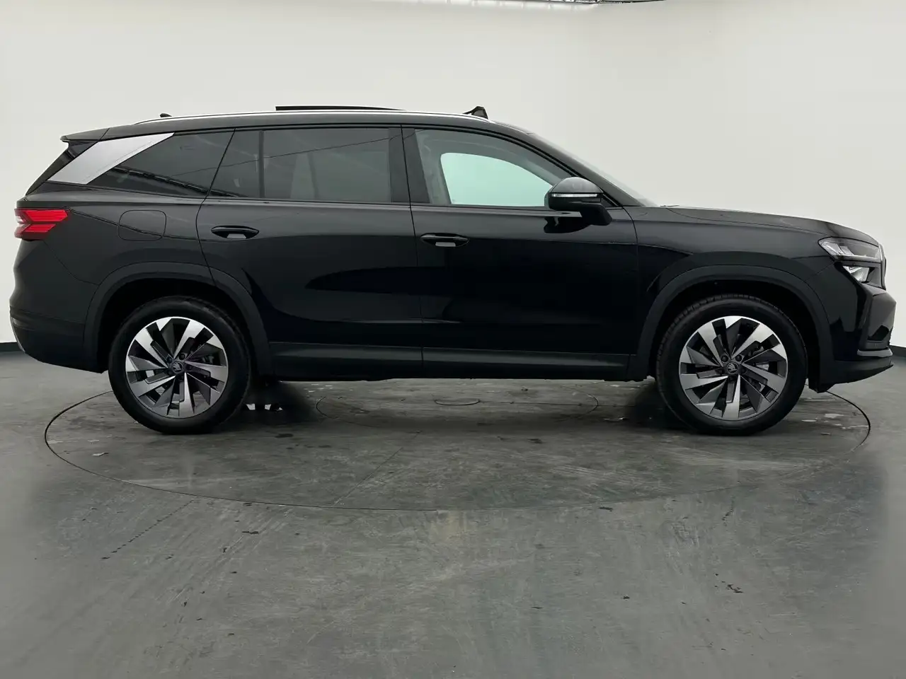 Skoda Kodiaq Kodiaq 1.5 TSI DSG +NAV+MATRIX+CAM+AHK+SHZ — Vehicle gallery 5