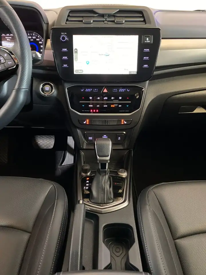 SsangYong Tivoli Grand 1,5P Blackline*6AT+AHK+LED+LEDER — Galerie du véhicule 24