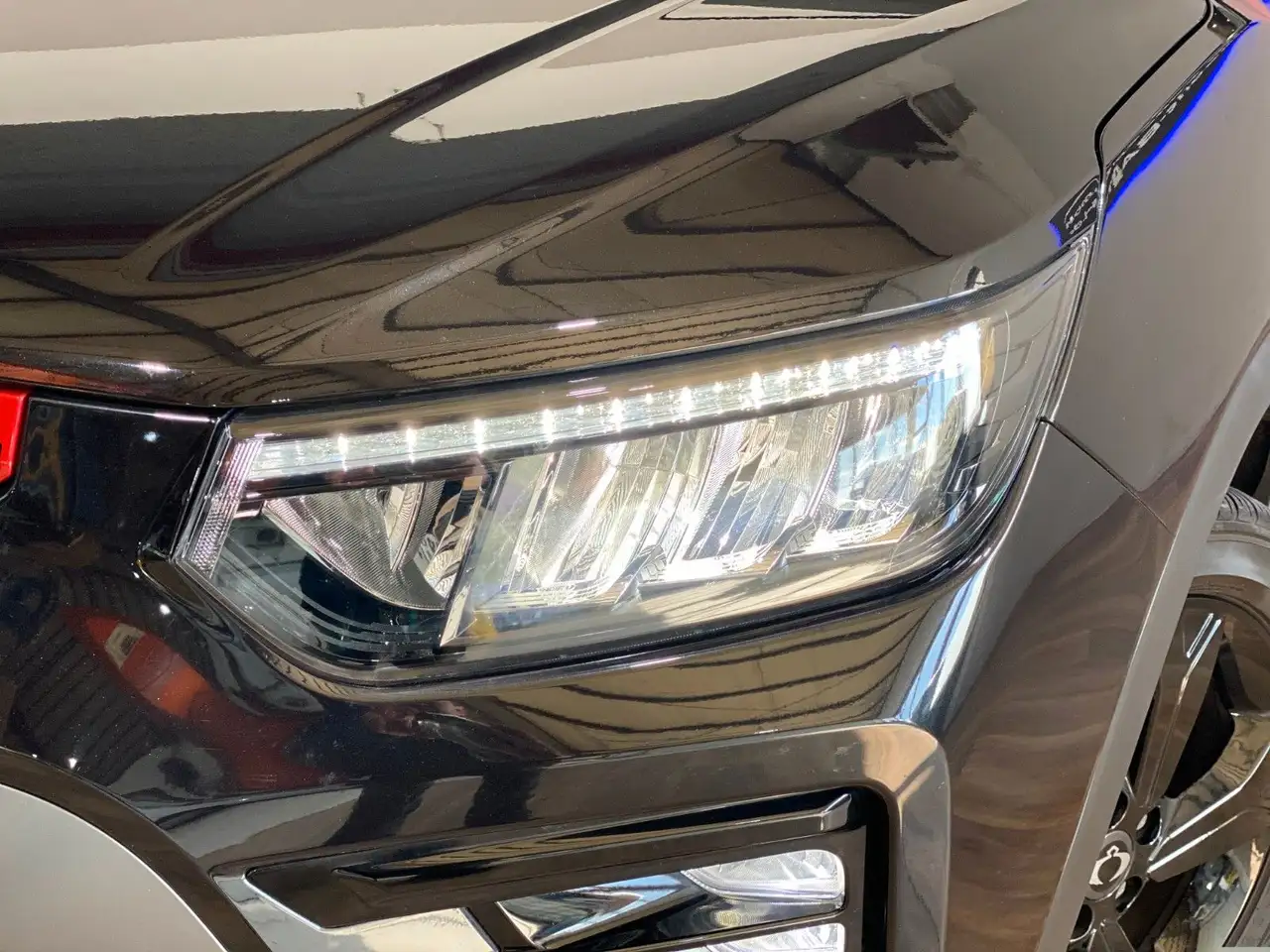 SsangYong Tivoli Grand 1,5P Blackline*6AT+AHK+LED+LEDER — Galerie du véhicule 6