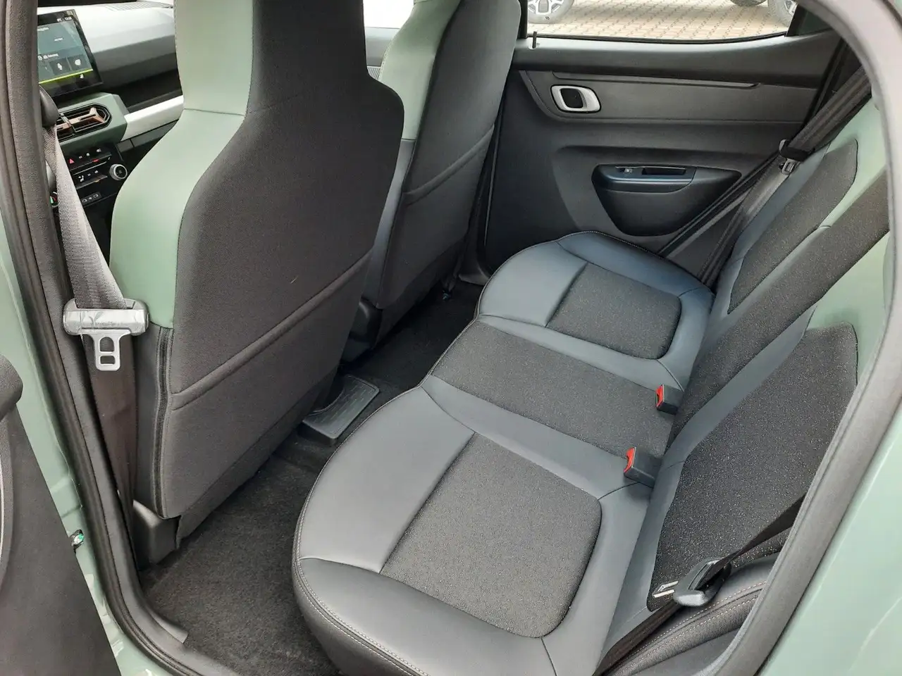 Dacia Spring Electric Extreme 65 Navi CCS PDC v Kamera — Galería del vehículo 9