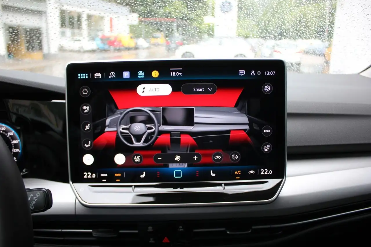 Volkswagen Golf VIII Variant Life 1.5 eTSI DSG Navi,LED,PDC — Galerie du véhicule 15