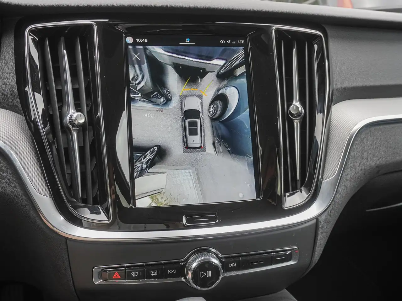 Volvo V60 T8 AWD Plus Dark Plug-in Hybrid AHK STANDHZG — معرض صور السيارة 13