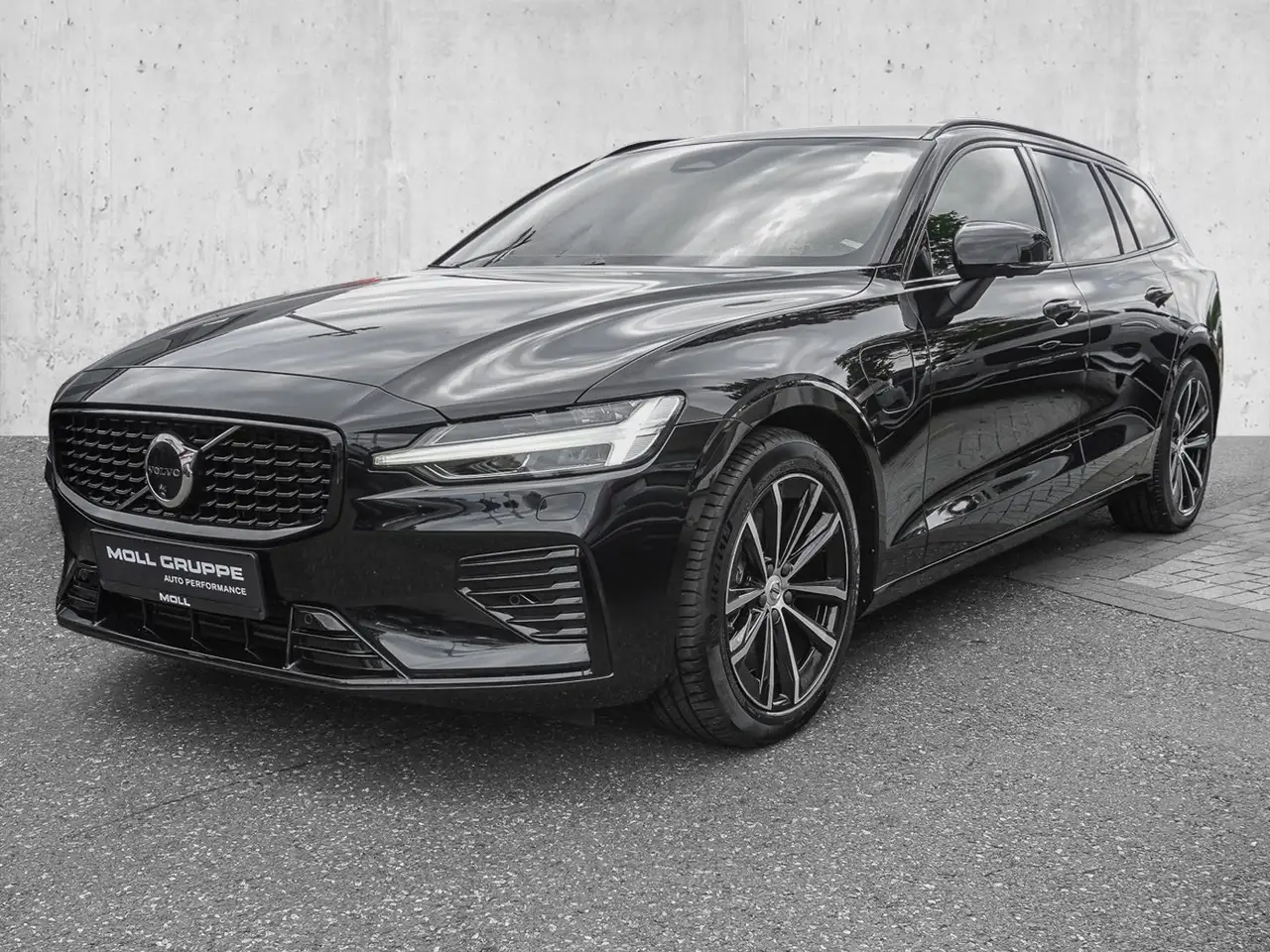 Volvo V60 T8 AWD Plus Dark Plug-in Hybrid AHK STANDHZG — معرض صور السيارة 2