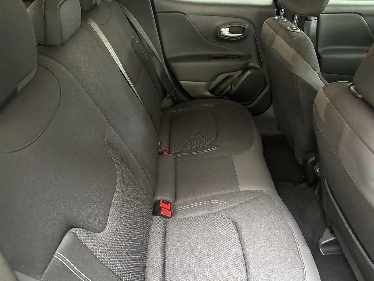 Jeep Renegade 1.5 130PS Altitude Technologie & Winter — Galerie du véhicule 10