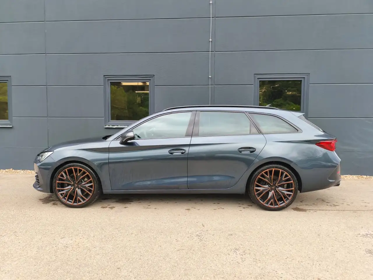 CUPRA Leon Sportstourer 310 VZ eHeck Vision+ Copper — معرض صور السيارة 3