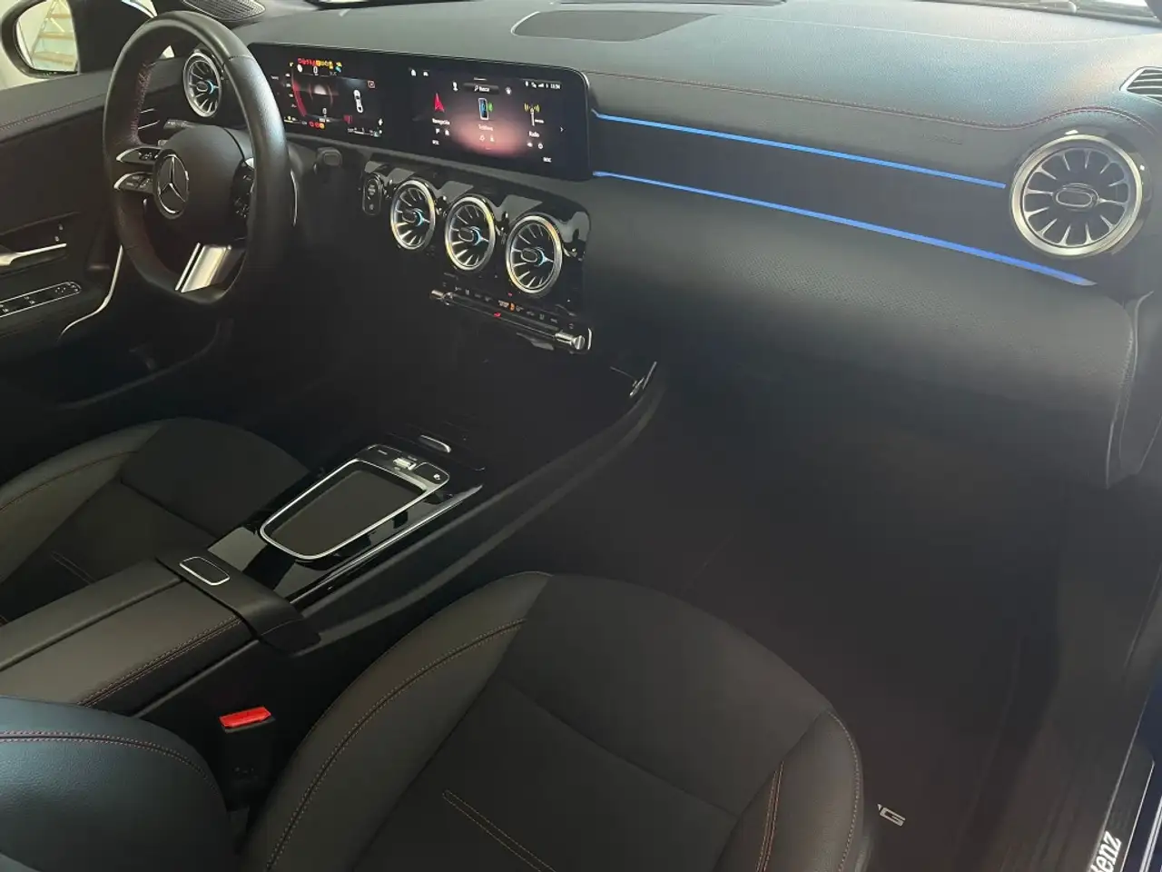Mercedes-Benz CLA 220 220d — Vehicle gallery 11