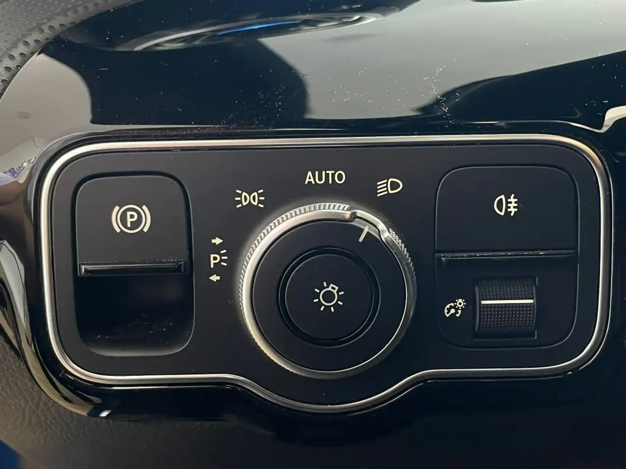 Mercedes-Benz CLA 220 220d — Vehicle gallery 12