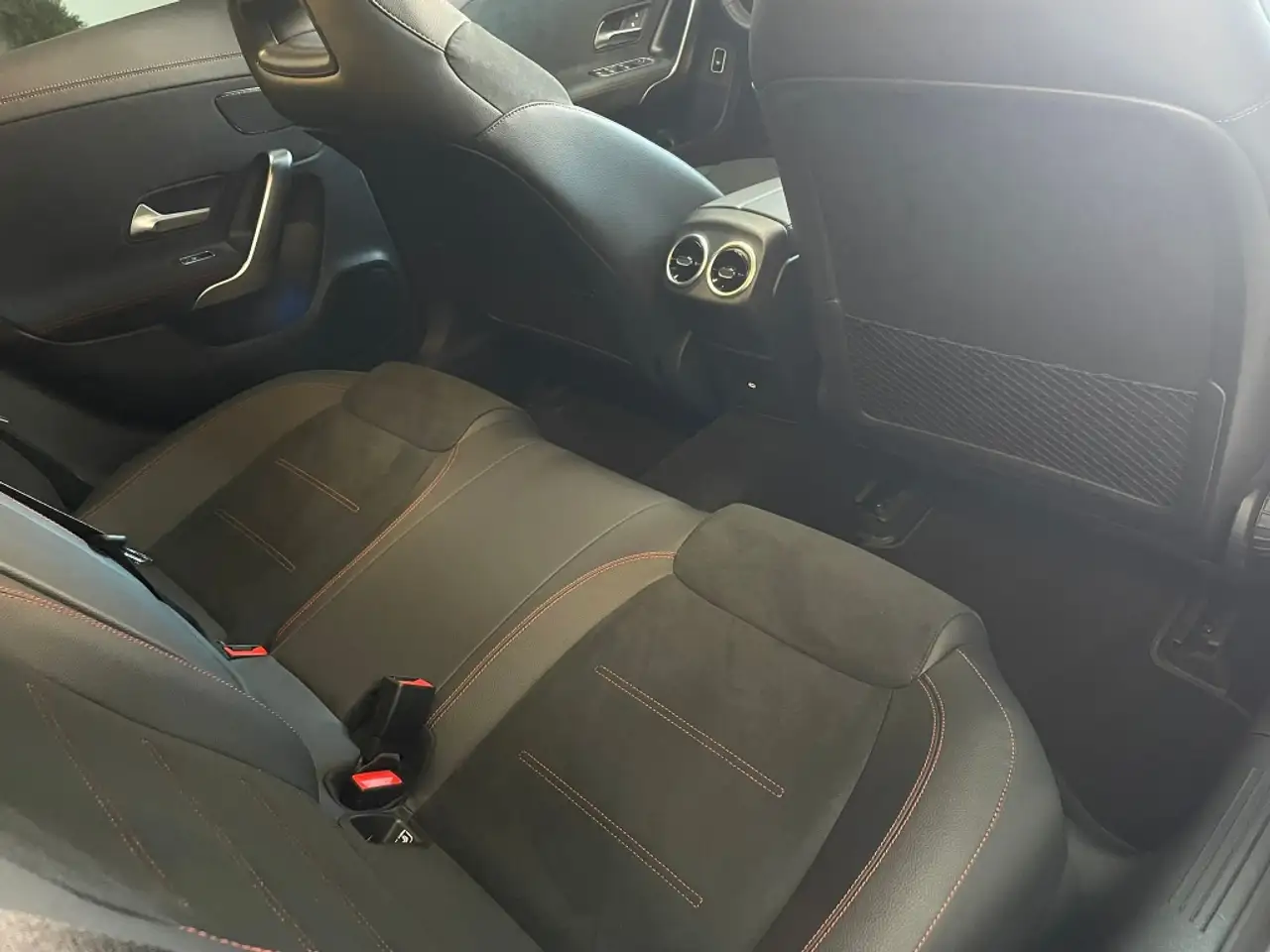Mercedes-Benz CLA 220 220d — Vehicle gallery 34