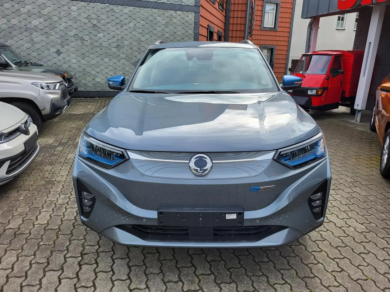 SsangYong Korando eMotion TITANIUM+ACC+LED+VERKEHRSZEICHEN — Galería del vehículo 3