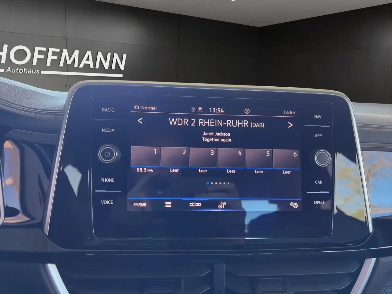 Volkswagen T-Roc 1.0 TSI R-Line ACC+AppConnect+LED — معرض صور السيارة 14