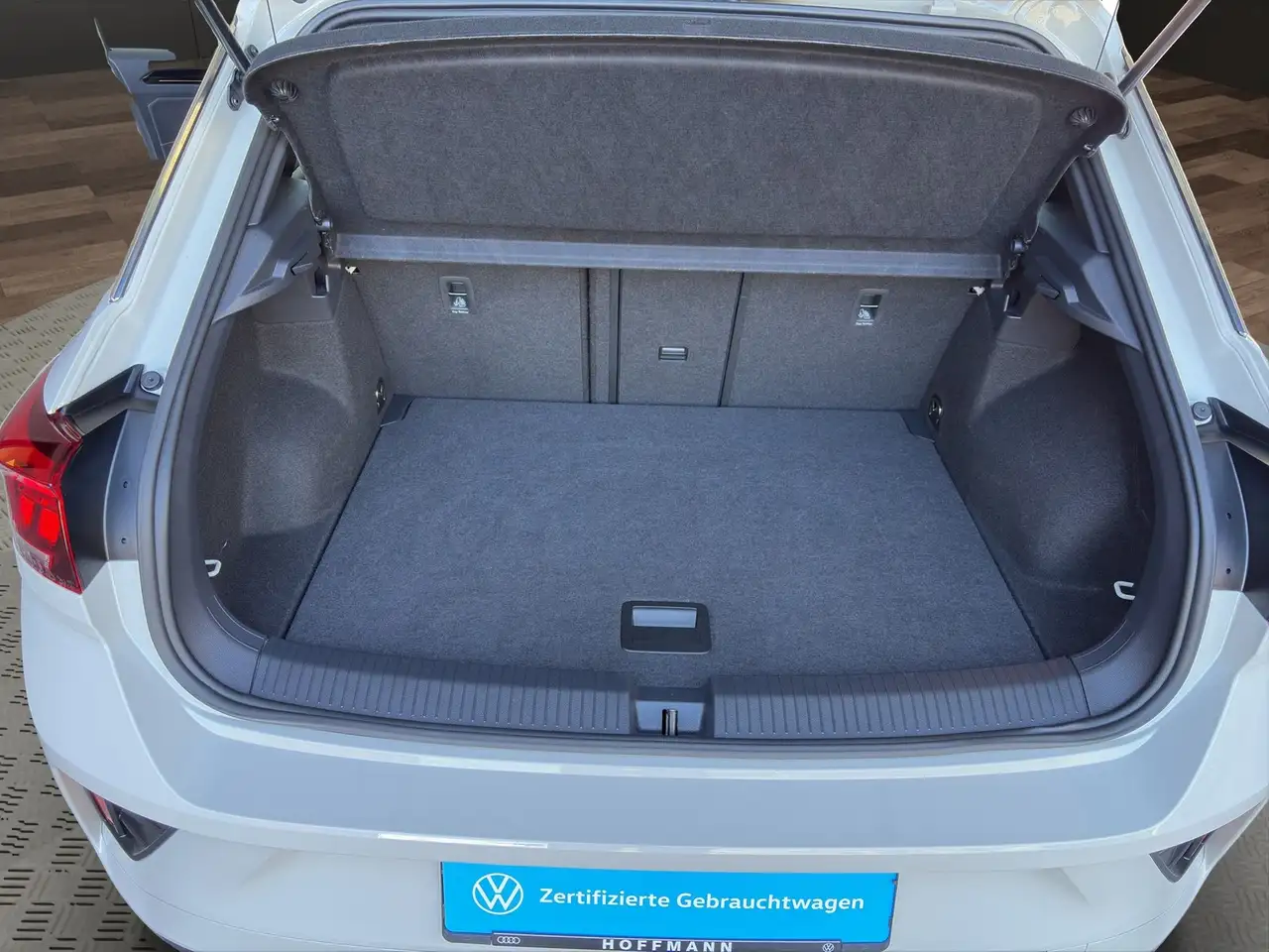 Volkswagen T-Roc 1.0 TSI R-Line ACC+AppConnect+LED — معرض صور السيارة 15