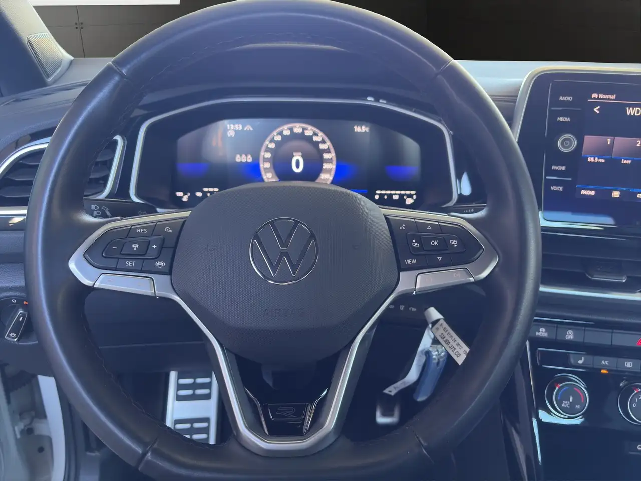 Volkswagen T-Roc 1.0 TSI R-Line ACC+AppConnect+LED — معرض صور السيارة 9