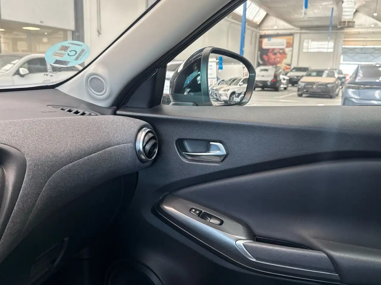 Nissan Juke 1.0 DIG-T N-Connecta 4x2 DCT 7 84kW — Galería del vehículo 17
