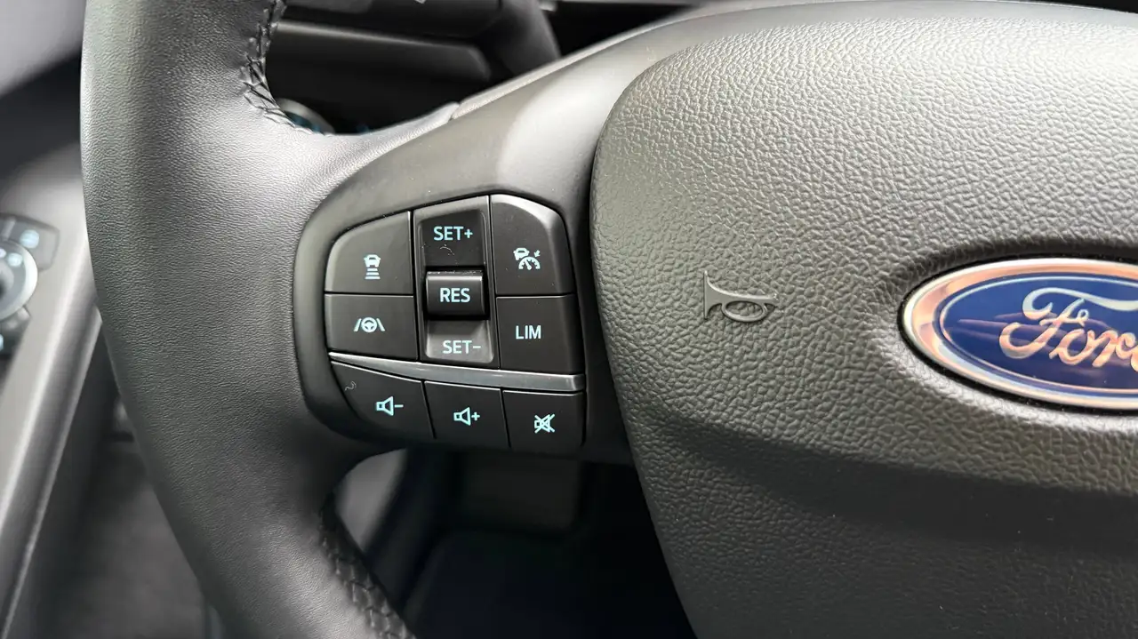 Ford Focus Active Automatik mit Navi SYNC4, Freisprecheinrichtung, Tempomat und Limiter ACC, Rückfahrkamera, uvm... uvm — Galería del vehículo 21
