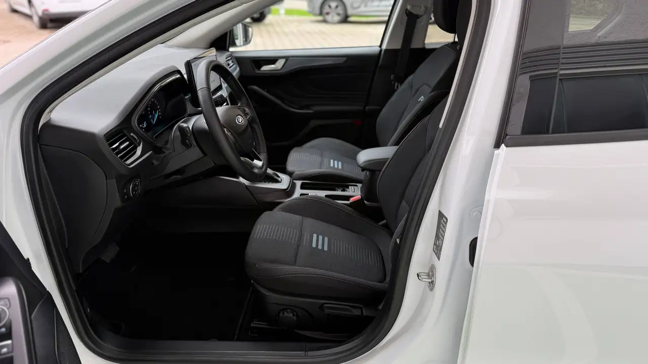 Ford Focus Active Automatik mit Navi SYNC4, Freisprecheinrichtung, Tempomat und Limiter ACC, Rückfahrkamera, uvm... uvm — Galería del vehículo 3