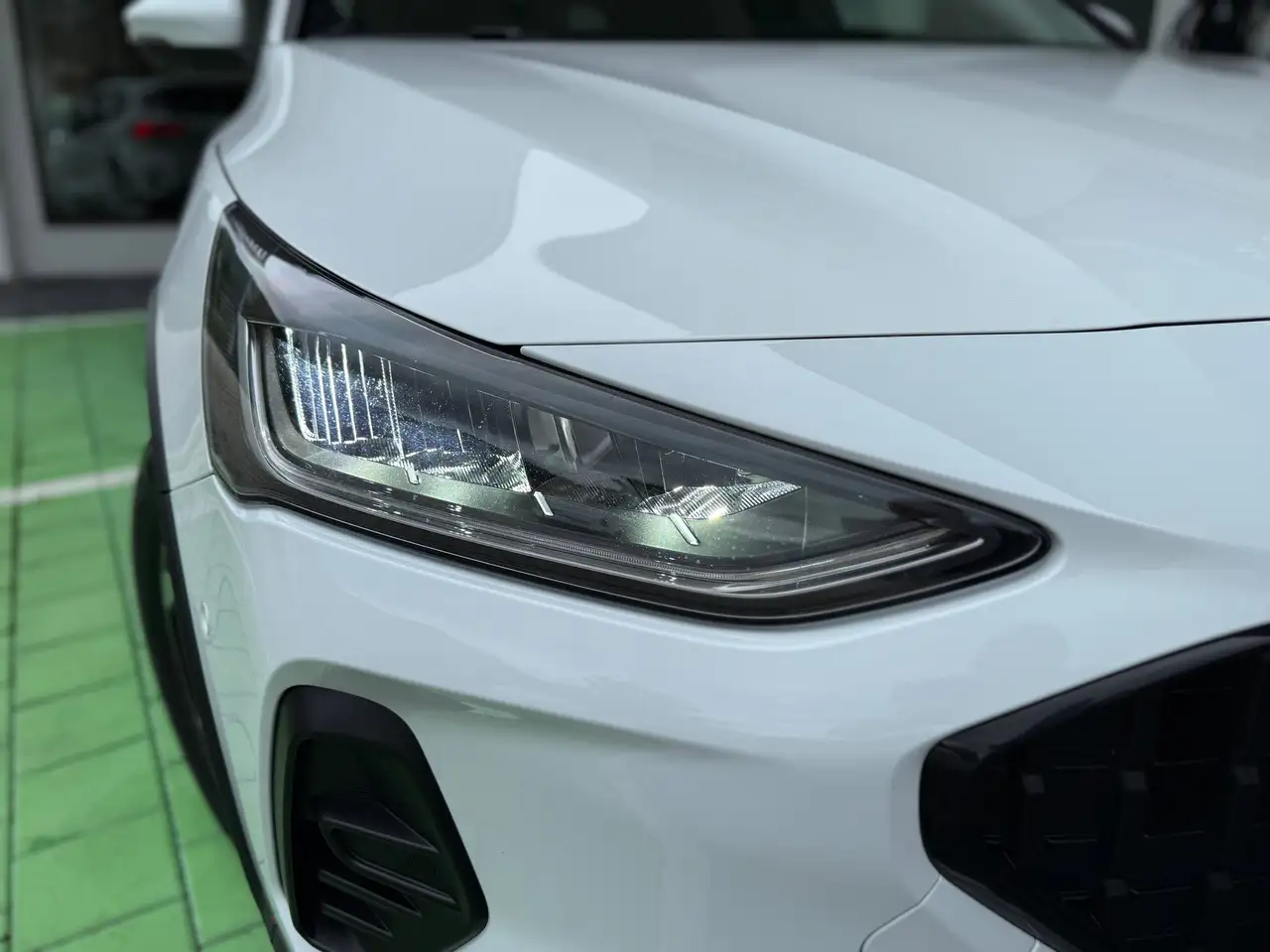 Ford Focus Active Automatik mit Navi SYNC4, Freisprecheinrichtung, Tempomat und Limiter ACC, Rückfahrkamera, uvm... uvm — Galería del vehículo 8