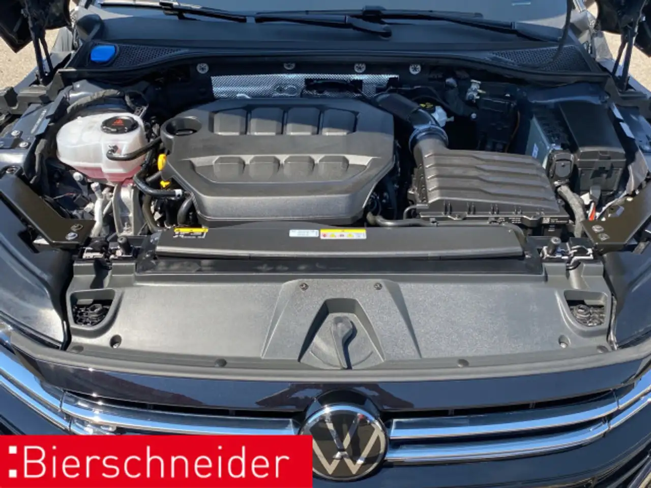 Volkswagen Arteon SB 2.0 TSI DSG 4Mo R AHK PANO LEDER 20 — معرض صور السيارة 23