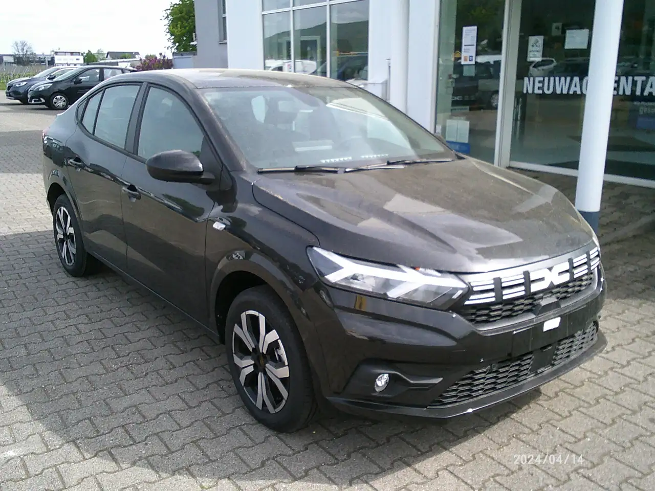 Dacia Logan Black Edition TCe 90, Navi, Sitzheizung v. — Vehicle gallery 2