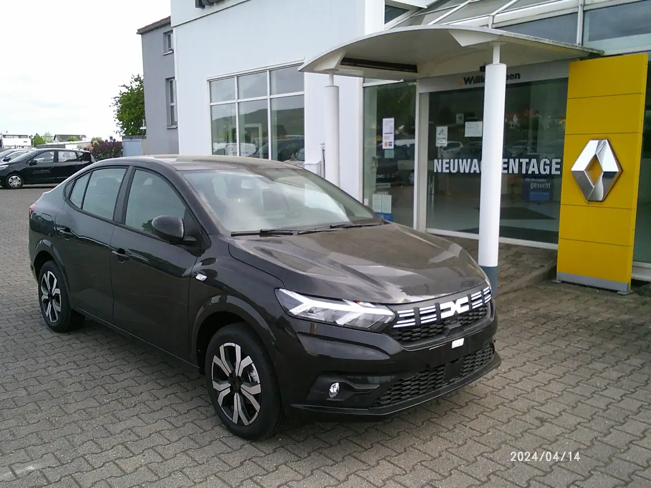 Dacia Logan Black Edition TCe 90, Navi, Sitzheizung v. — Kirrweiler