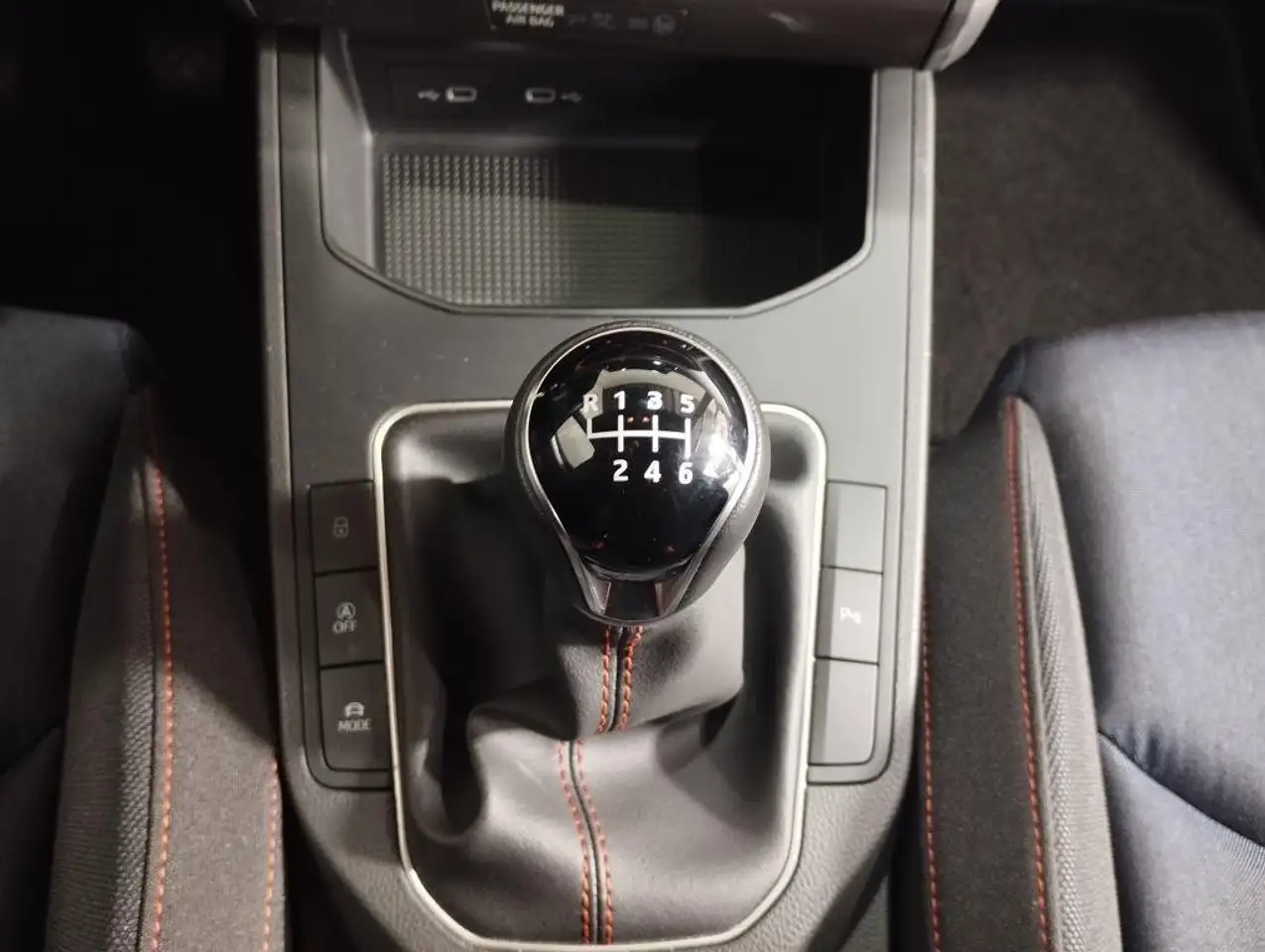 SEAT Ibiza 1.0 TSI S&S FR XS 115 — Galería del vehículo 20