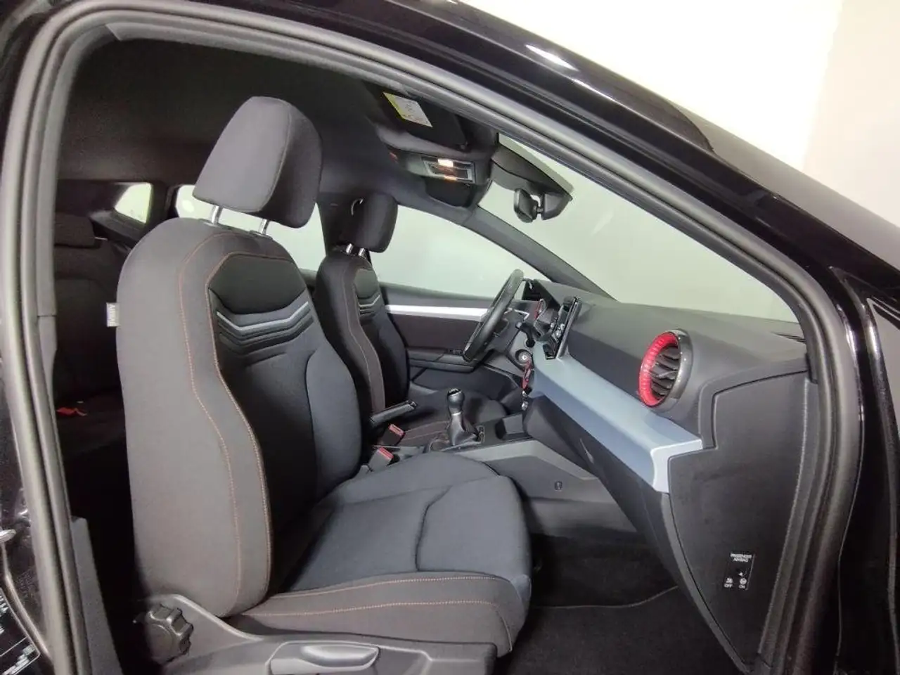 SEAT Ibiza 1.0 TSI S&S FR XS 115 — Galería del vehículo 5