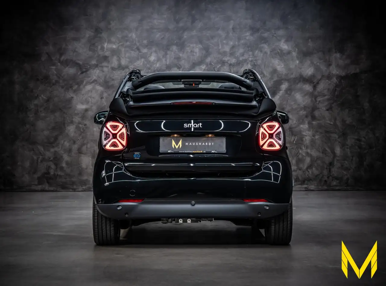 smart forTwo EQ cabrio prime EXCLUSIVE:U WANT IT BLACK — معرض صور السيارة 6